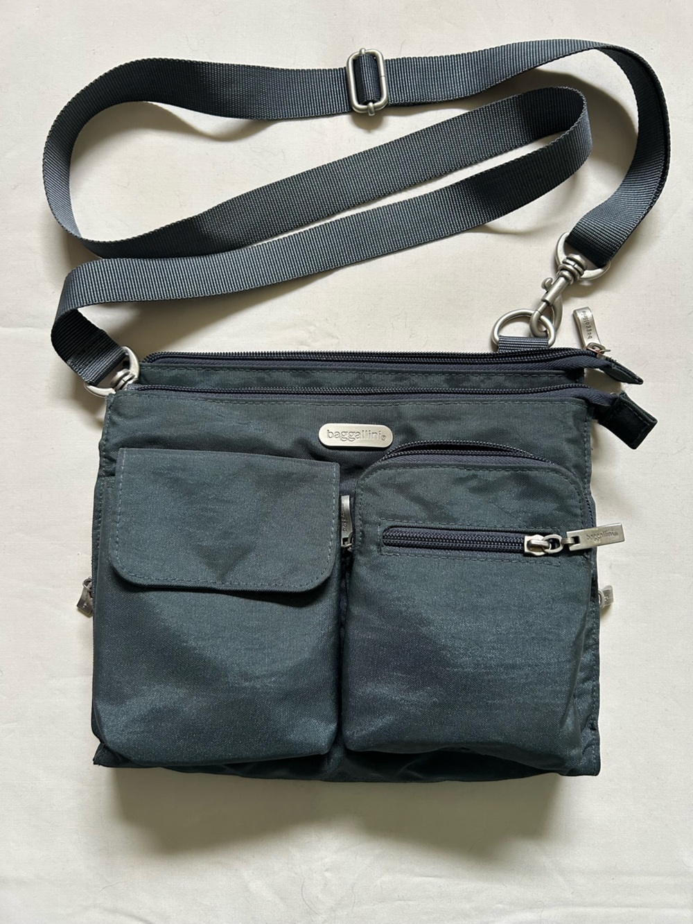 Baggallini Gray Crossbody Organizer Messenger Bag